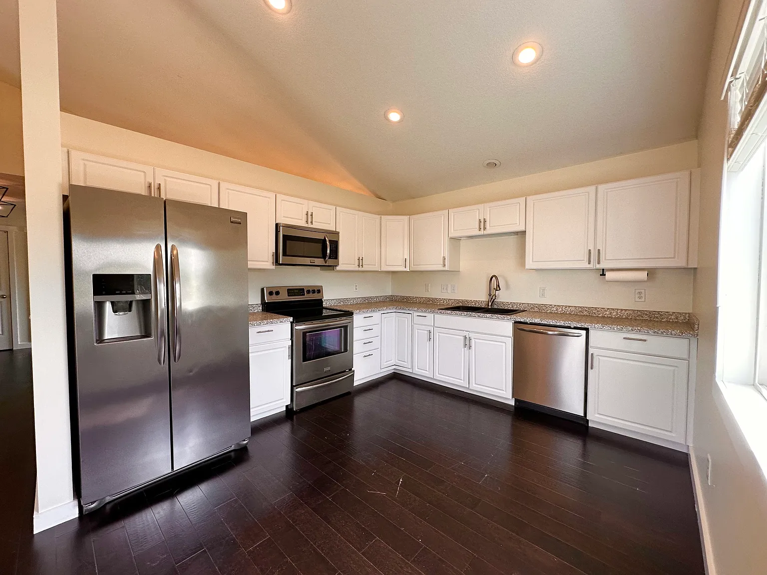 505 SE Pleasant View Dr — Photo 4