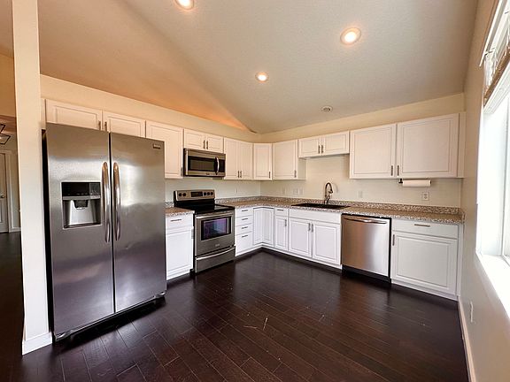 4th image of 505 SE Pleasant View Dr