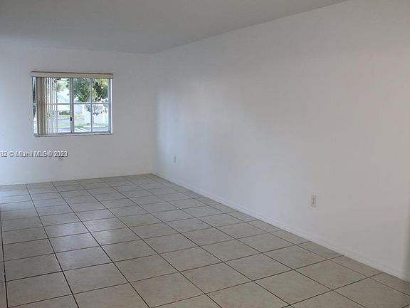 4th image of 1240 SE 31st Ct #10232
