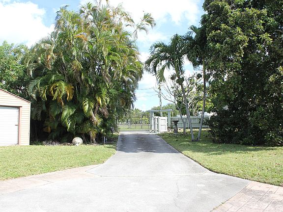2nd image of 4981 Serafica Drive