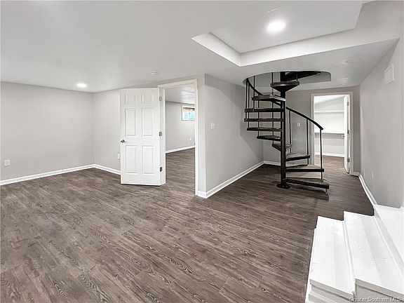 3rd image of 4421 Carlyss Dr