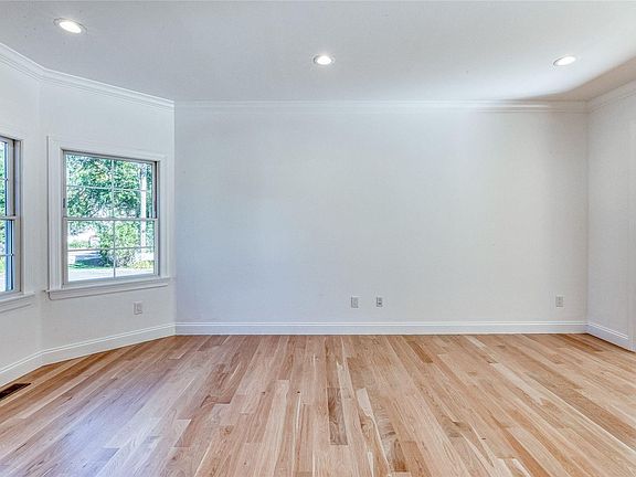 3rd image of 80A Ocean Ave