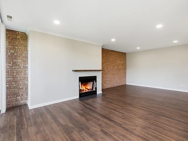 6000 Oakwood Dr #4H — Photo 4