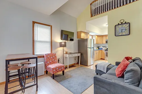 16 S Hudson St #ID1306517P Photo 1