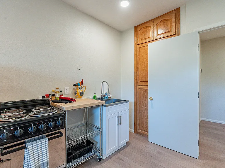 348 N Vine St #S — Photo 7