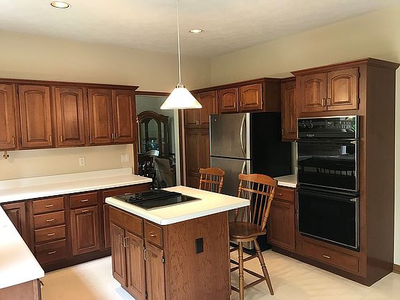 3rd image of 3040 Greystone Dr