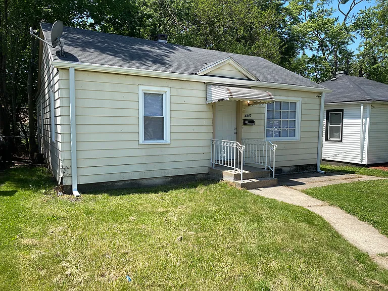 4440 Buchanan St — Photo 1