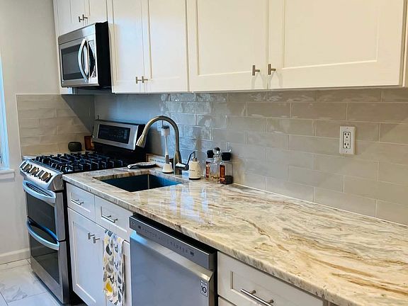 2nd image of 130 Ravine Ave APT 1