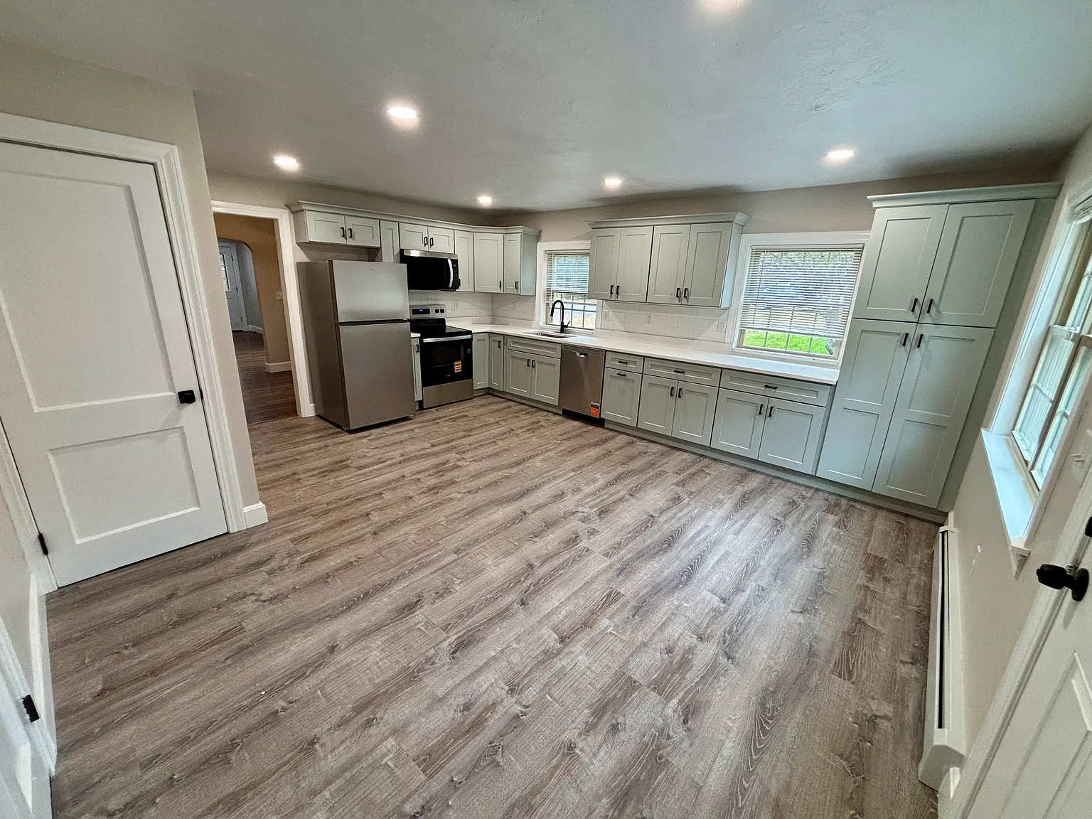3 bed, 1800 sqft, $2,800 — Photo 3