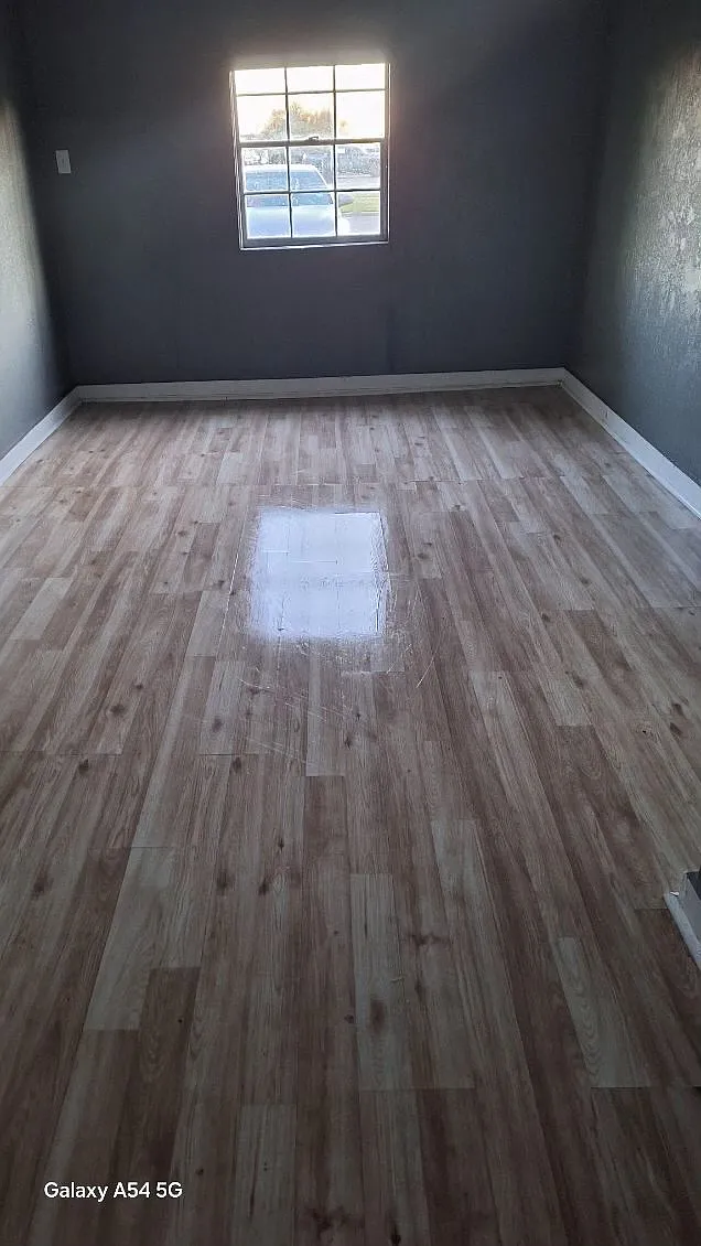 2 bed, 700 sqft, $750 — Photo 1