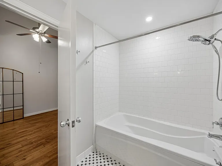 915 Franklin St #2L — Photo 25