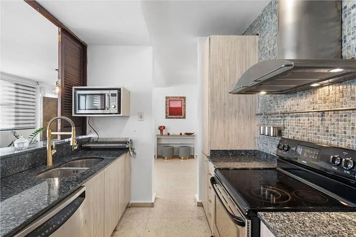Building Photo - 1202 Magdalena Ave #702