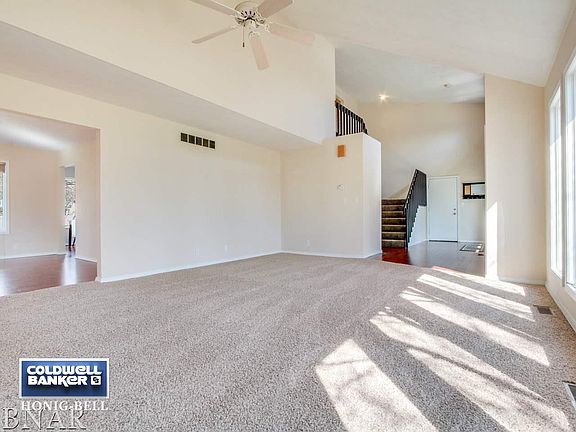 4th image of 34 Ravenwood Cir