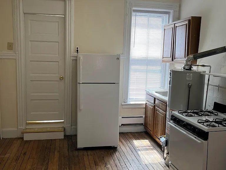 925 Park Ave #2R — Photo 5