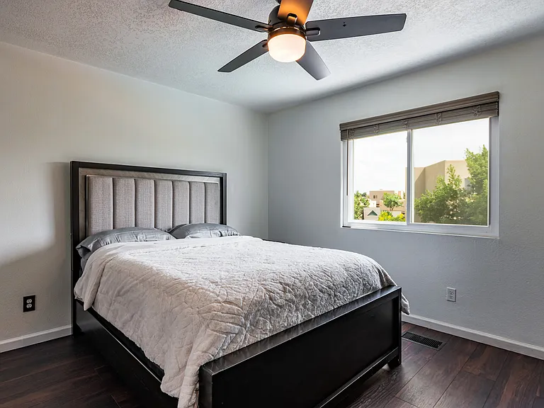 1500 Villa Del Valle NE — Photo 10