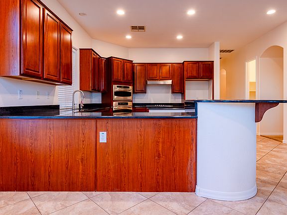 5th image of 562 E Janet Way