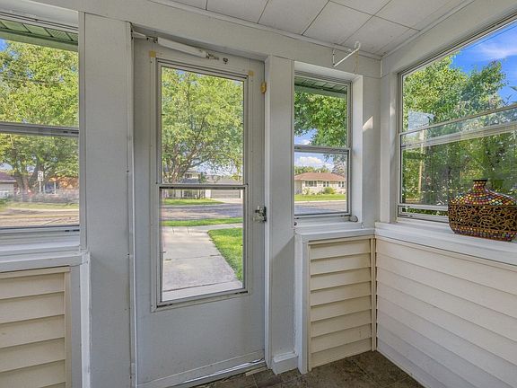 5th image of 513 N High St