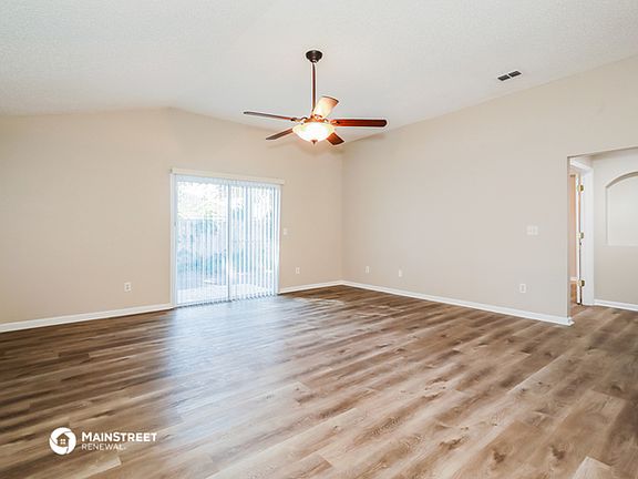 5th image of 754 Mackenzie Cir