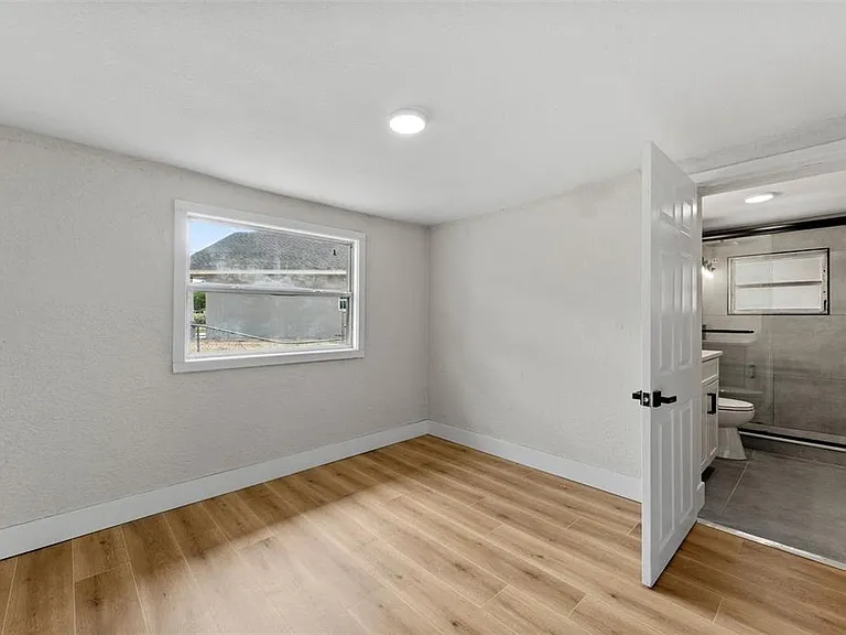 1218 Crescent St — Photo 16