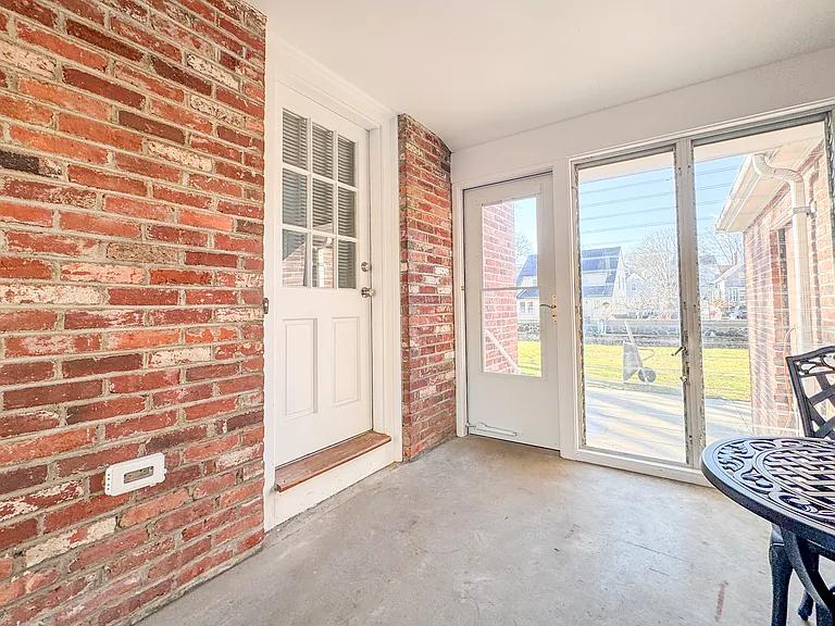 40 Walter St — Photo 3