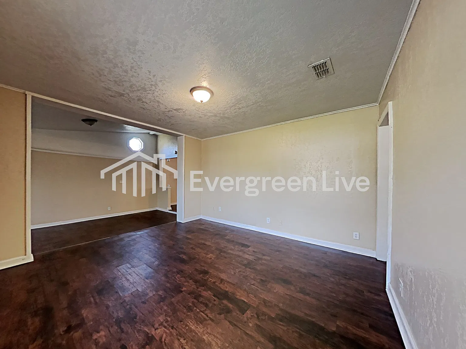 3 bed, 1.0 bath, 1358 sqft, $1,345 — Photo 3