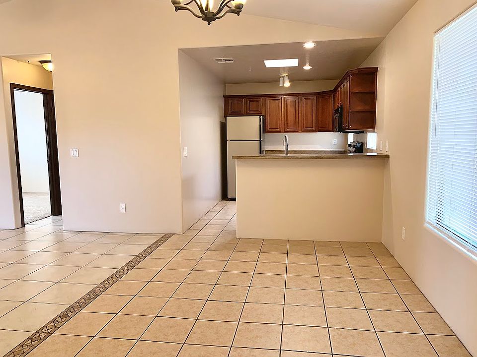 2 bd dining area