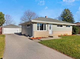 N88W14942 Jefferson Ave, Menomonee Falls, WI 53051