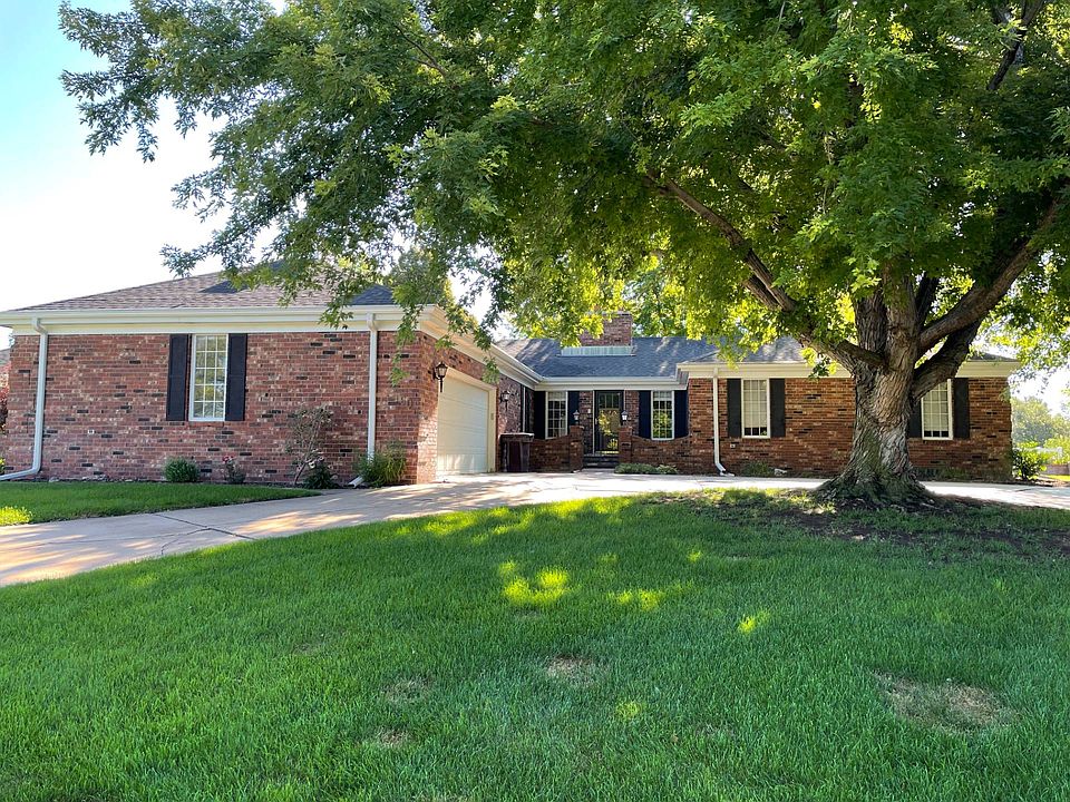 1st image of 160 Rosewood Dr