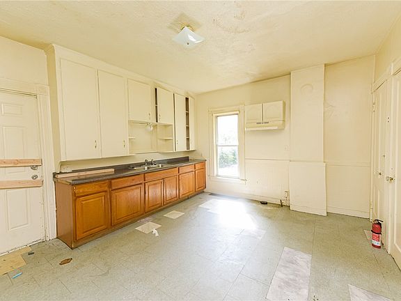 3rd image of 39 Wabash St