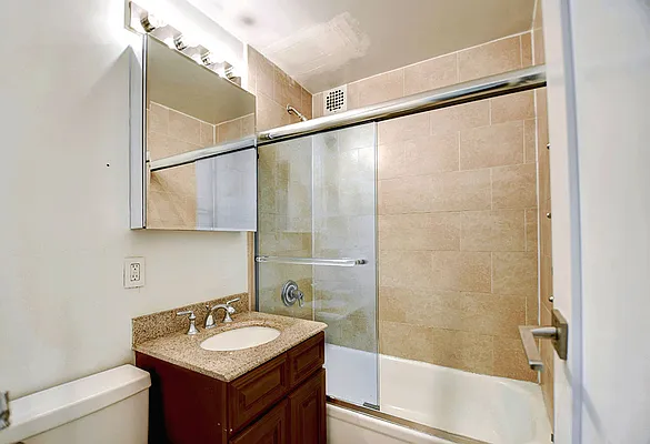 Rented by Urbane Brokerage | media 4