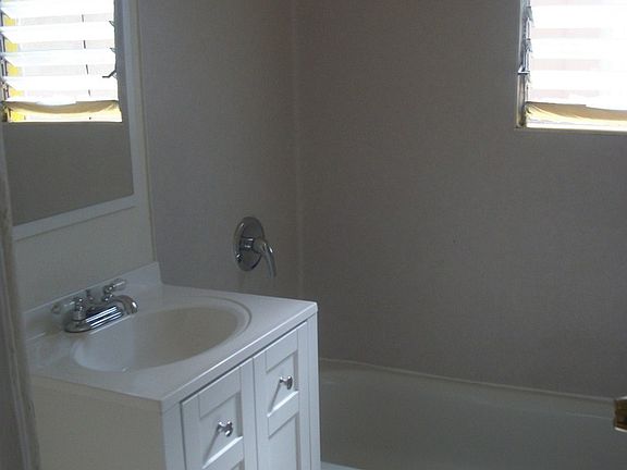 5th image of 553 Cedar Ave APT C
