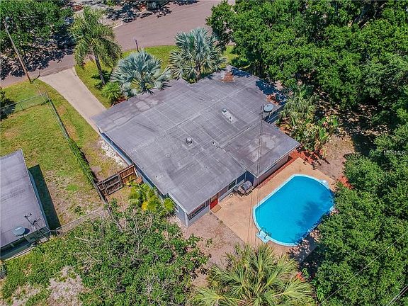 3rd image of 10107 Mariposa Dr