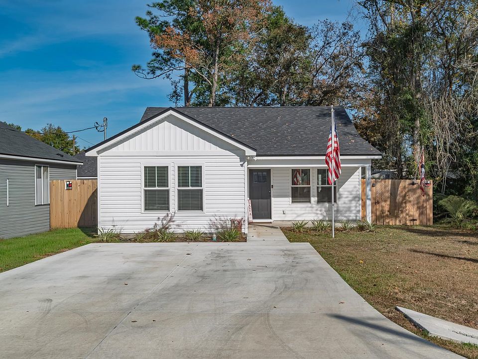 1st image of 137 Ted Lott Ln