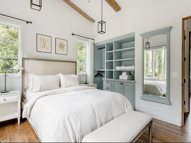 gable ceiling with pendants and large mirror brings the garden indoor