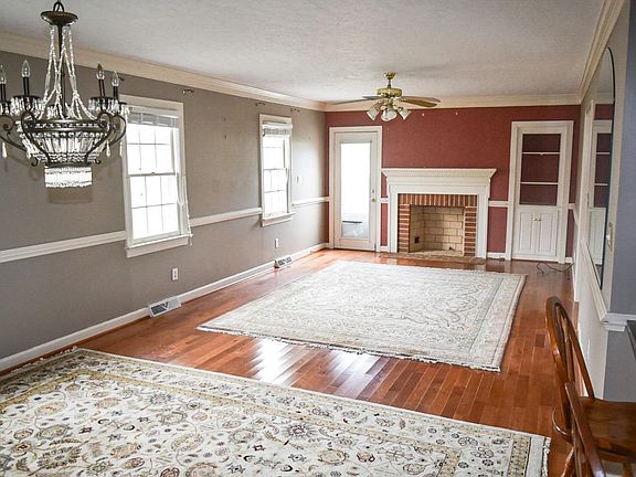 3rd image of 1047 Greenside Ct