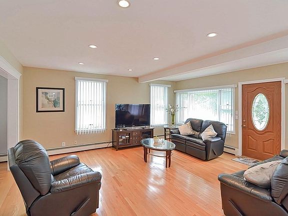 5th image of 28 Walsh Ave