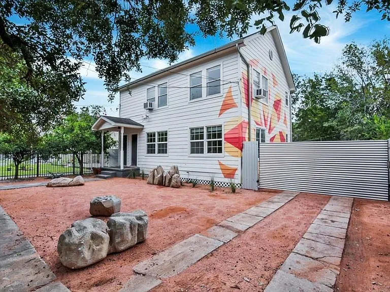 115 Hunt St — Photo 1