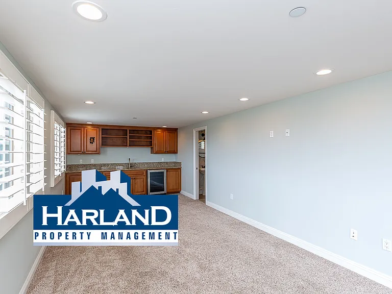 1368 Oliver Ave — Photo 25