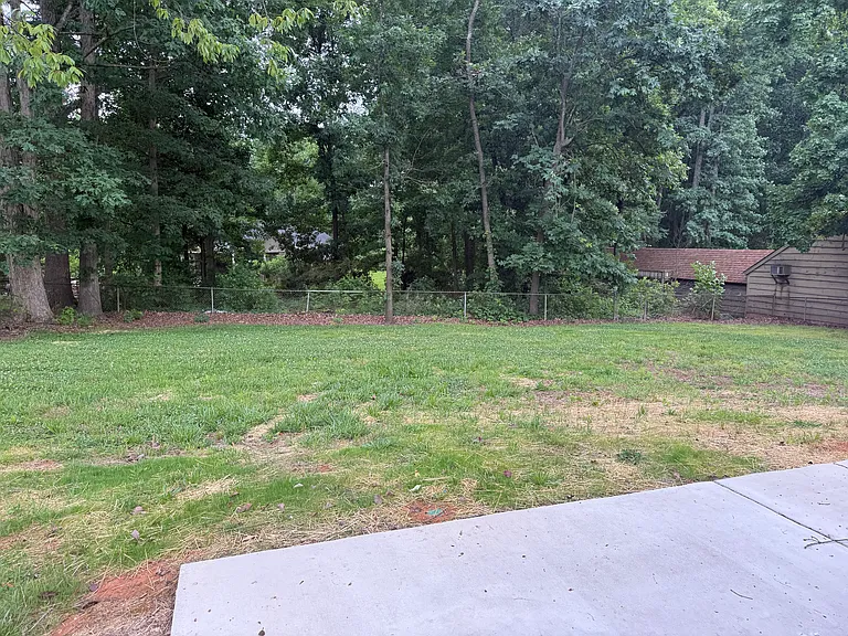 1722 Maple Ln — Photo 4