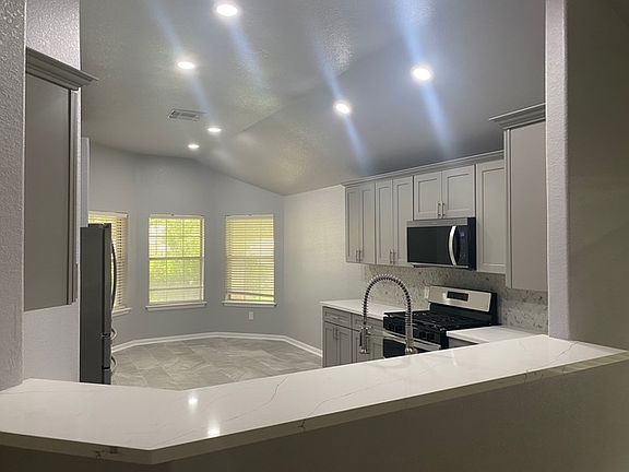 3rd image of 14630 Mills Park Ln