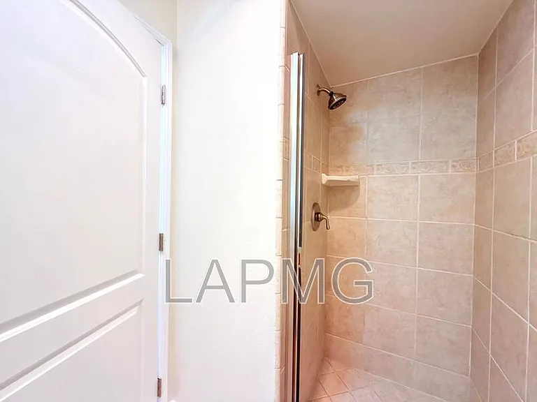 12217 Moorpark St #9 — Photo 26