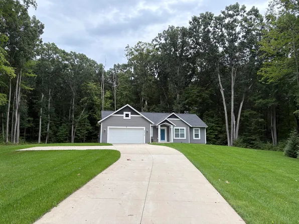 4015 Bullseye Ln, Dorr, MI 49323