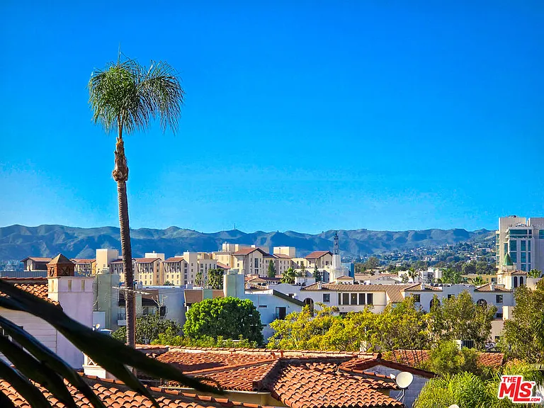 10795 Wilshire Blvd #304 — Photo 18