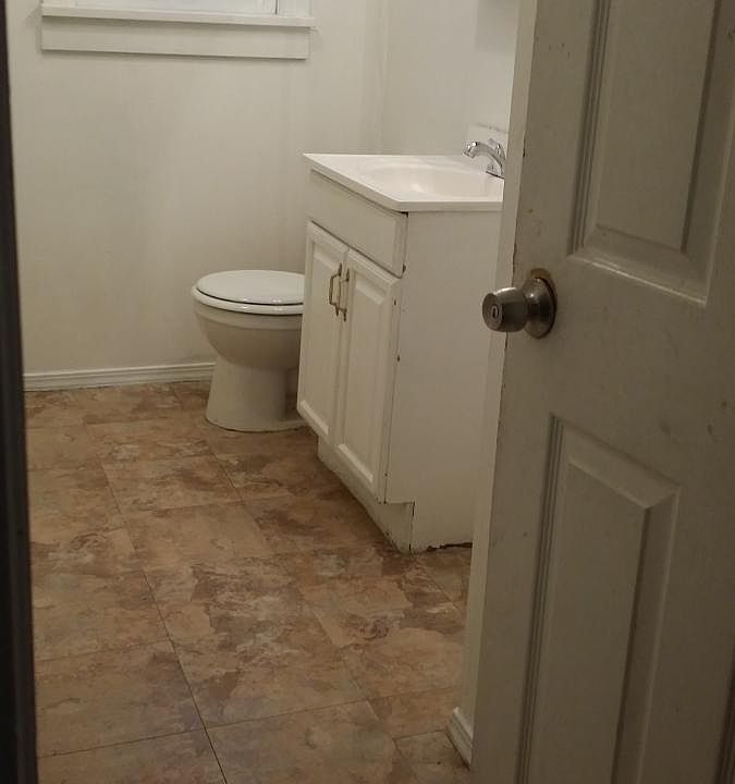 2nd image of 517 Chambers Rd