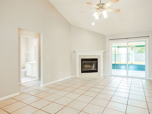 4th image of 330 Canoe Cir