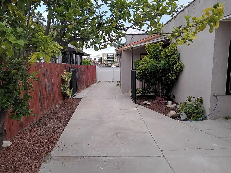5414 S Victoria Ave — Photo 6