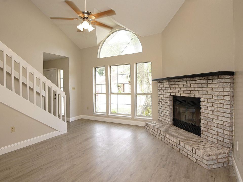 1st image of 388 Canterbury Cir NW