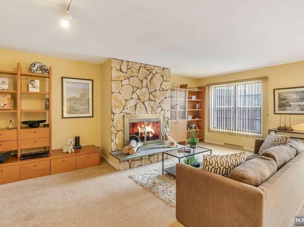 101 E Oak St APT C3, Oakland, NJ 07436