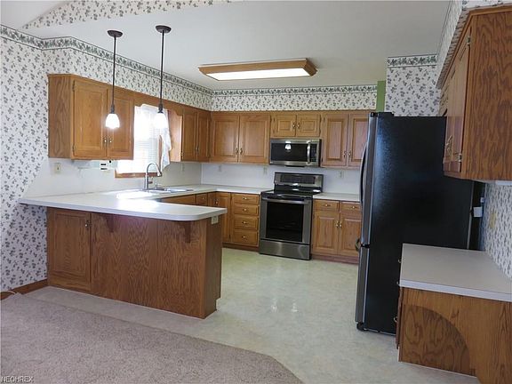 3rd image of 688 Danberry Dr