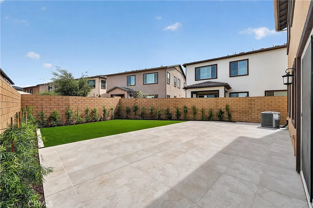 4 bed, 2081 sqft, $6,850 — Photo 4